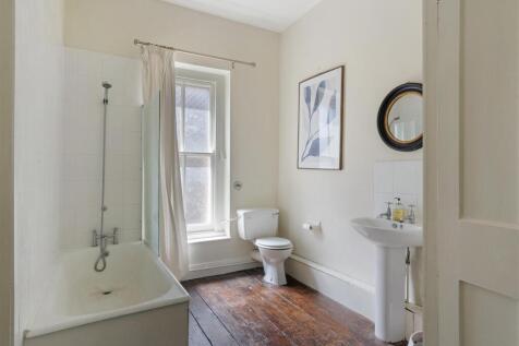 8 bed, 2 bath Semi-Detached in Bristol - Photo 15