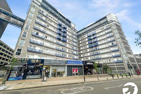 Robinson-Jackson are pleased to present this one bedroom first floor apartment located in the heart of Woolwich and just a short walk to both Woolwich and Woolwich Arsenal Station. - Double Dedroom -