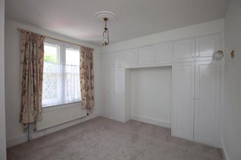 Principle Bedroom (First Floor)