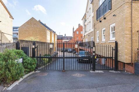 Railway Street-25.jpg