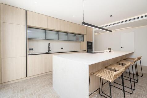 Modern luxury home with pool in a prime location in Puerto Pollensa