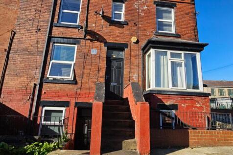 WATER AND COUNCIL TAX INCLUDED IN RENT! sbliving are pleased to present this recently redecorated 1 bedroom flat in the heart of Armley, surrounded by local amenities, green spaces and transport links