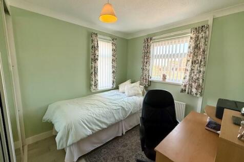 2 Birch Cl - Bedroom 1.jpg