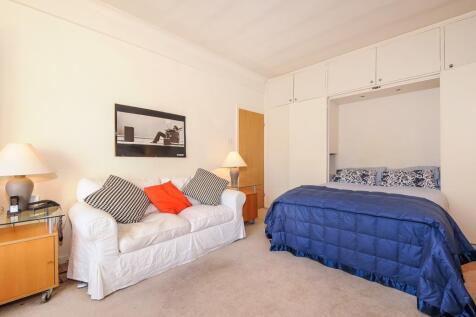 Reception Room/Bedroom