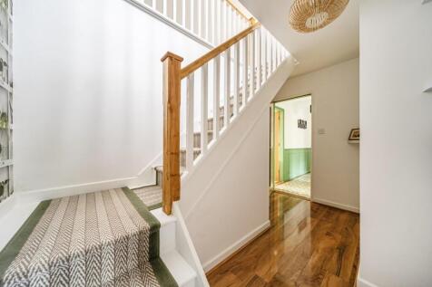 Steps to Bedroom.jpg