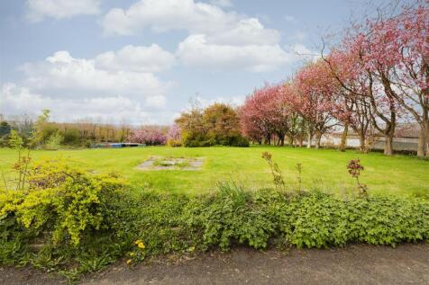 Bramleys Estate Agents - Pinfold Lane - Fixby (38)