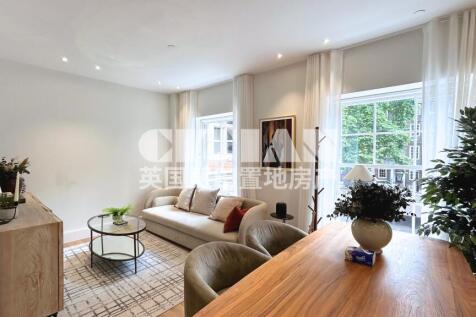 Situated within the prestigious 227 Strand, one of Central London's most sought-after boutique developments, this beautifully presented one-bedroom, one-bathroom apartment offers contemporary luxury i