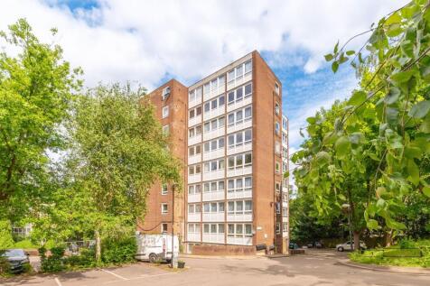 ZERO DEPOSIT AVAILABLE. LONG LET. Set on the 3rd floor, this wonderful 2 bedroom flat benefits from bright and spacious reception room with space to dine, open-plan kitchen, well-sized double bedrooms