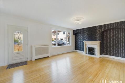 Spacious three bedroom NON HMO, unfurnished property ready to be your new home. Modernised throughout and fantastic decking at the rear perfect for those summer BBQs! Ava: 26/08/2026.