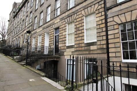 Beautifully presented one-bedroom main door flat situated on one of Edinburgh's most desirable New Town streets. The property features a bright west-facing living room, a John Lewis kitchen, a spaciou