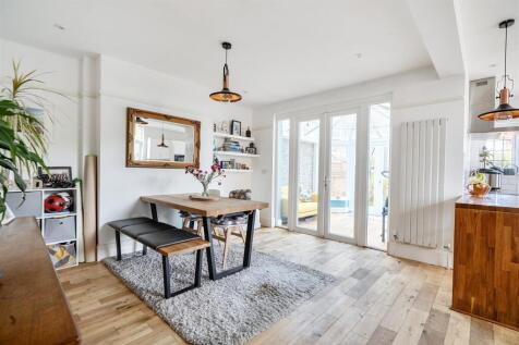For Sale by Aspire Residential | Treveor Close