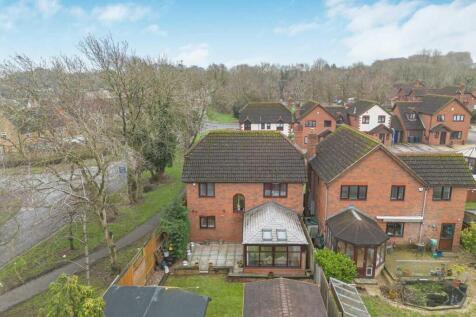 5 Mendip Court