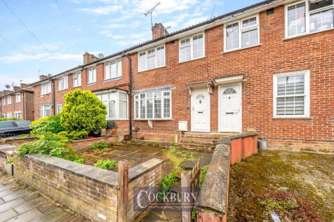 * £2,200 PCM - AVAILABLE IMMEDIATELY! *
Cockburn are proud to present this delightful three double bedroom terraced house situated in the heart of Mottingham. This property benefits from being immedia