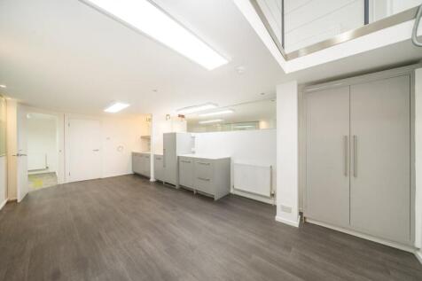 24A Marshalsea Road 2025 kitchen.jpg
