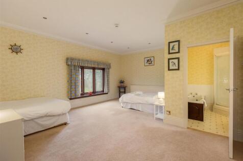 Highcliffe Manor Bedroom 2-1.jpg
