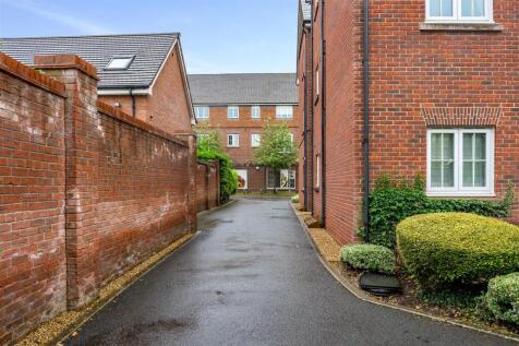 6 Chaise Meadow, Lymm WA13 9UP-7.jpg