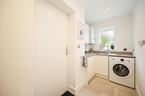 4 bed, 2 bath Detached in Sheffield - Photo 15