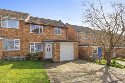 3 Hepplewhite Close, HP13 6BZ-14.jpg
