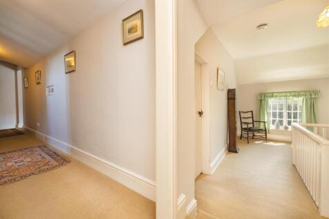 10 Main Street, Newton Burgoland