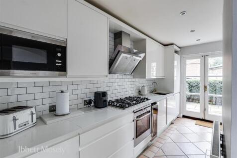 13 Kitchen.jpg