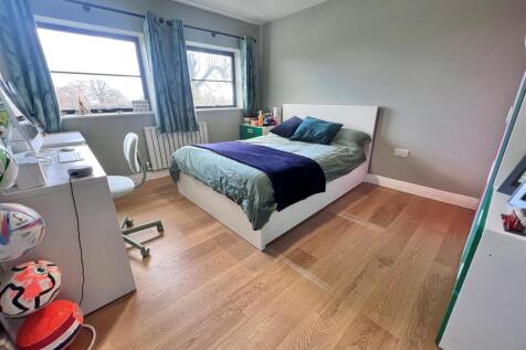 Bed 3a.jpg
