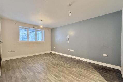 Living Room (2).jpg