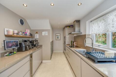 KITCHEN DINER, LOUNGE AND RECEPTION ROOM