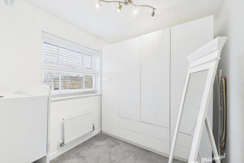 CAM03218G0-PR0837-STILL003