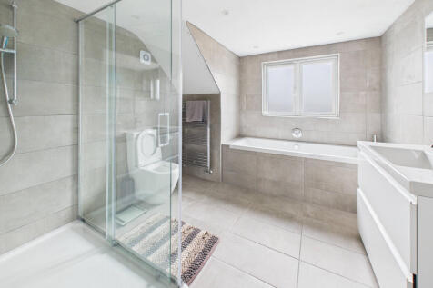 CAM01984G0-PR0530-STILL017