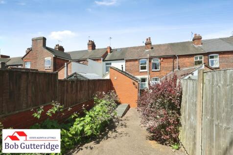 ENCLOSED REAR GARDEN