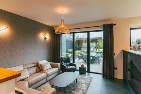 5 bed, 4 bath Detached in Sheffield - Photo 13