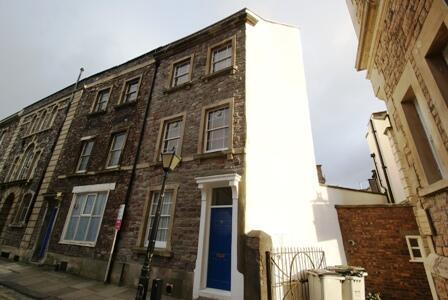 SMALL NEWLY DECORATED ONE BEDROOM APARTMENT IN CLIFTON VILLAGE. Double bedroom with velux skylight. Bathroom with white suite. Lounge and separate kitchen with washing machine, fridge, gas hob, and el