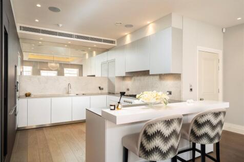 3 bed, 3 bath Apartment in london - Photo 3