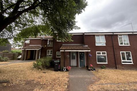 ** Zero Deposit Guarantee Available **
Two bedroom Ground Floor Maisonette Located on Hales Gardens with private garden.