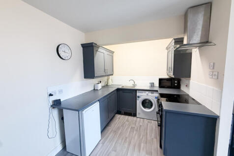 A well-presented two-bedroom apartment located in the popular Liffey Court development, ideally situated in Liverpool City Centre. This spacious property offers comfortable modern living and is perfec