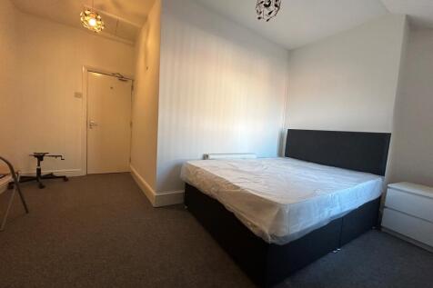 5 Bedroom House in L15 4LH