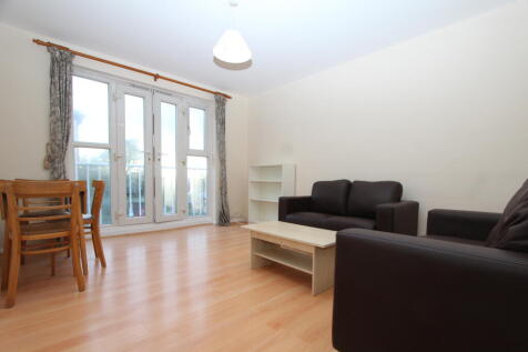 Tatlers are pleased to offer this well presented one bedroom apartment to rent in Muswell Hill, N10. Located within walking distance of the Broadway with all its lovely shops and restaurants, it also