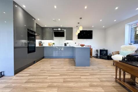 OPENPLAN BREAKFAST KITCHEN DINING FAMILY ROOM