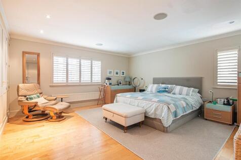 7 bed, 4 bath Detached in Sheffield - Photo 18