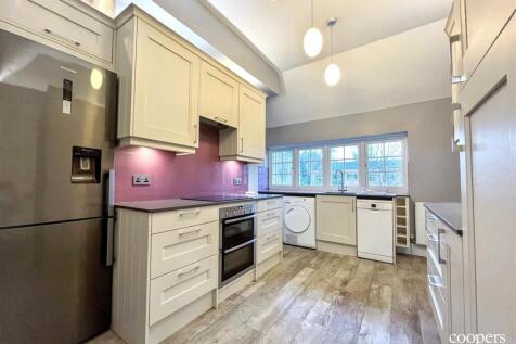 Kitchen (3).jpg