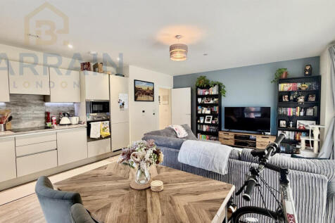 This stylish ground floor flat with 2 double bedrooms (one ensuite), features a spacious open plan floorplan opening onto the large outdoor patio terrace. Located just 5 minutes to Upton Park station