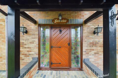 CAM02538G0-PR0305-STILL041