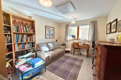 Bedroom 5/Study