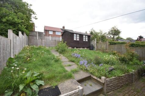 REAR GARDEN 01.JPG