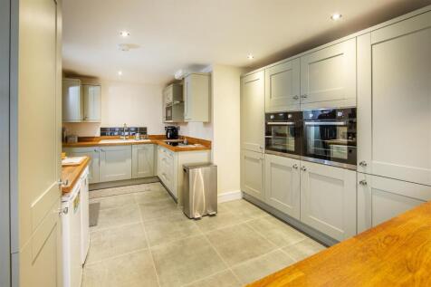Kitchen 01.jpg