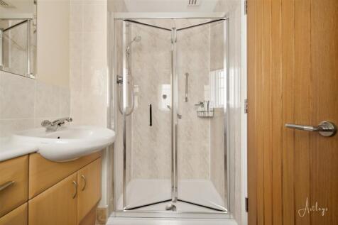 Ensuite shower room