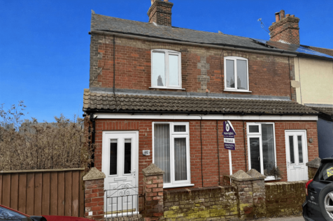 2 Bedroom End Terrace House For Sale