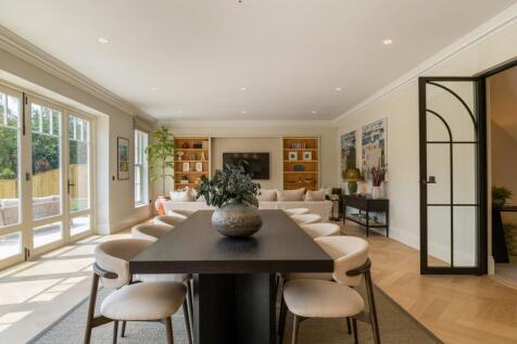 Vyne Show Home