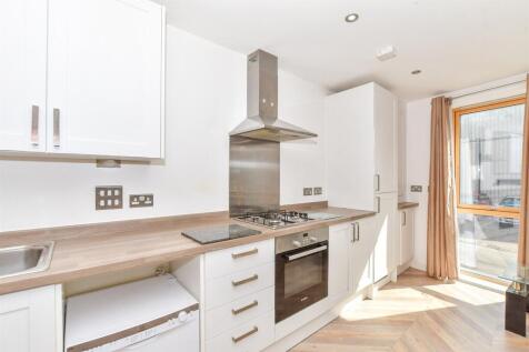 Lounge/ Diner/ Kitchen