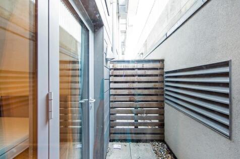 one bed to let in...